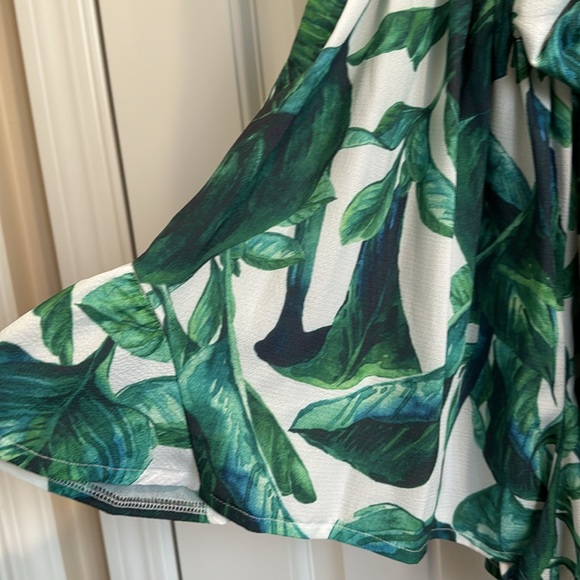 NEW Luxxel Ruffle Tie Romper Size S - Picture 7 of 8